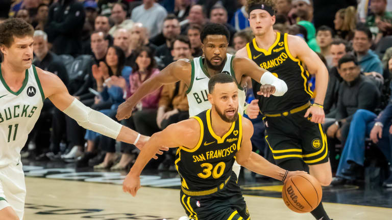 Stephen Curry y los Warriors dominan a los Bucks con una victoria aplastante